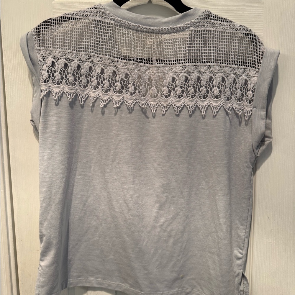 👚🩵🌺Nine Britton Gray V-Neck Lace Shoulder Top | Size Small | Casual Chic Blouse - Picture 4 of 5